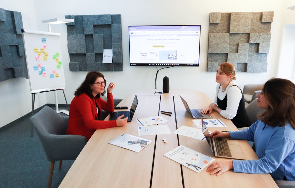 Porträt von Dozentin Leila für UX/UI Design Ausbildung